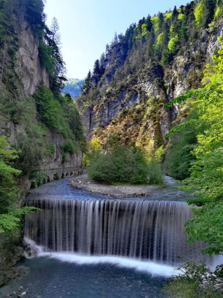 Der große Kundler Klamm Wasserfall am Beginn der Klammwanderung